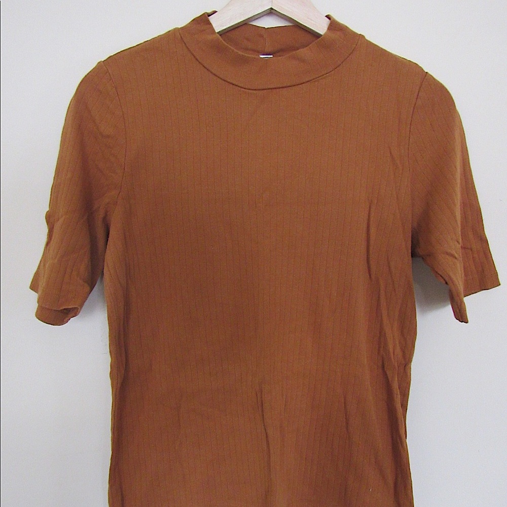 Uniqlo mock neck t-shirt